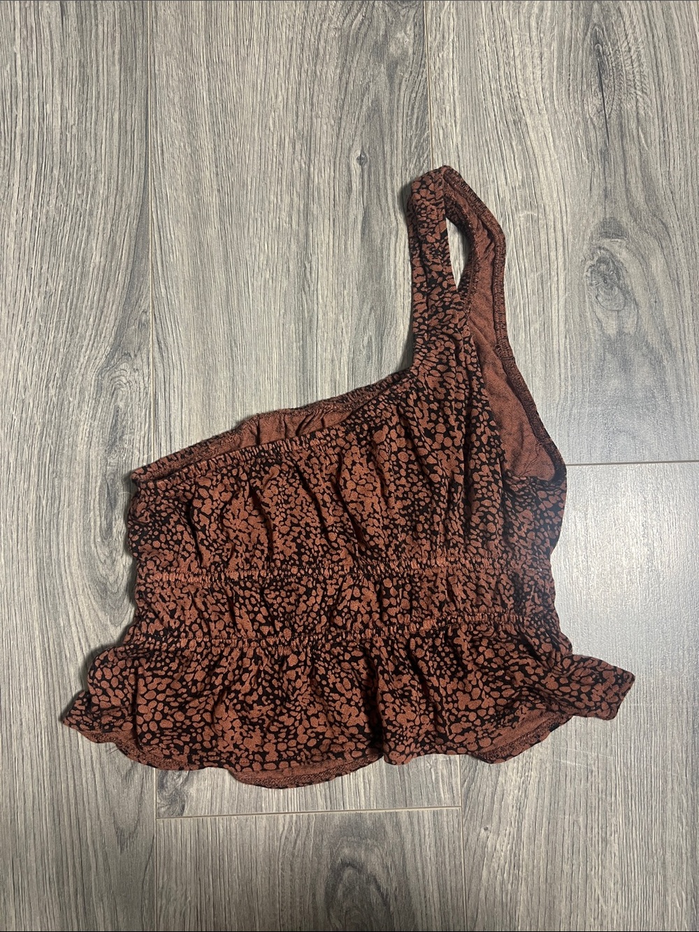 Urban Outfitters One-Shoulder Rust and Black Patterned Crop Top - Picture 3 of 5